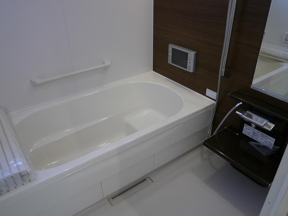 Bathroom. 1 pyeong type ・ Automatic hot water filling reheating with warmth ・ Bathroom TV