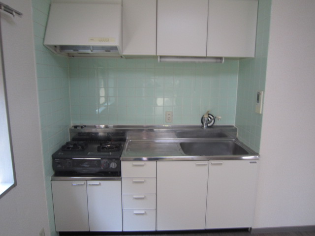 Kitchen. Gas stove 2 burners is possible installation. 