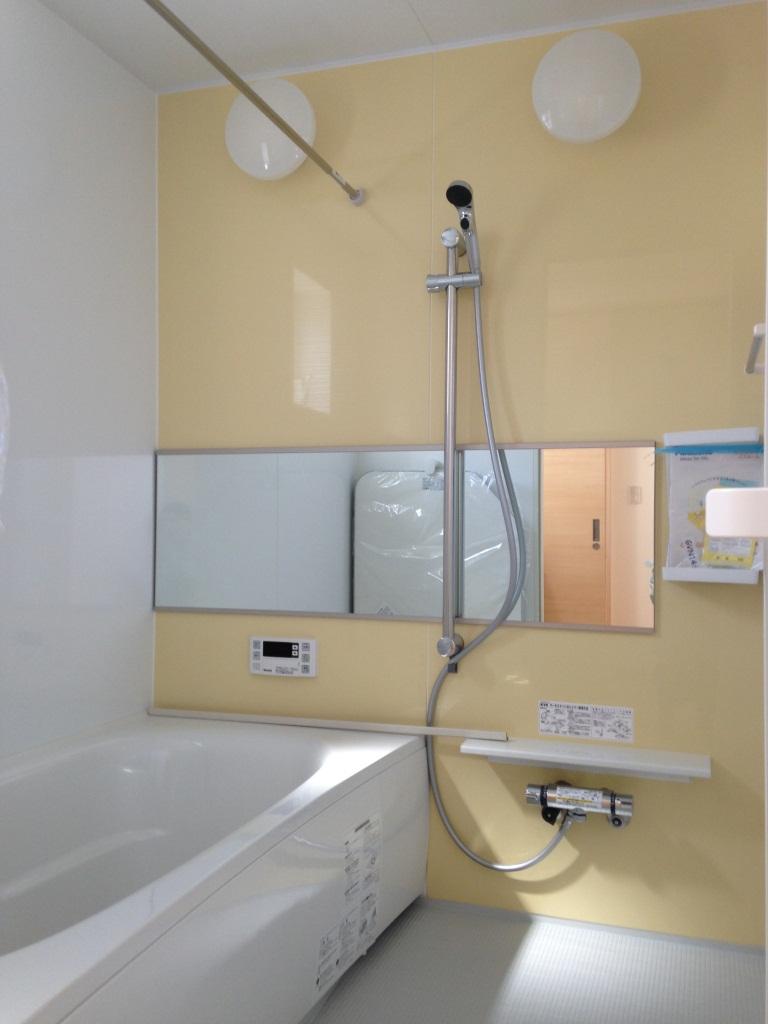 Bathroom.  ☆ No.B-8 Building model house ☆ It is bright and spacious bathroom of 1 pyeong type.