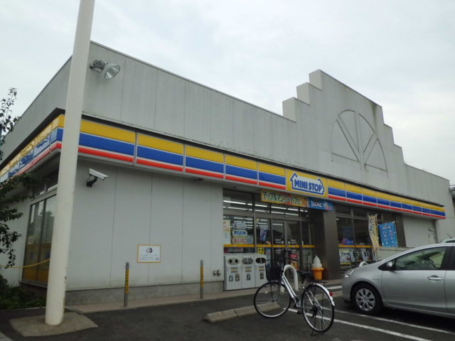 Convenience store. MINISTOP up (convenience store) 139m
