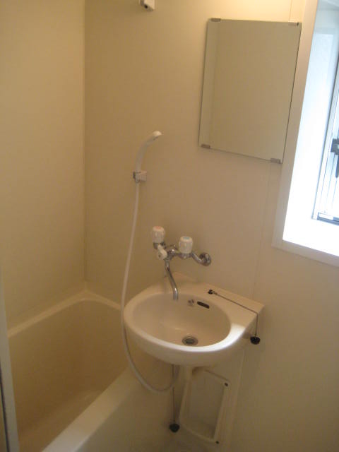 Bath. bath ・ Toilets are separate room.