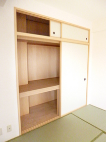 Living and room. Japanese-style room Partial storage