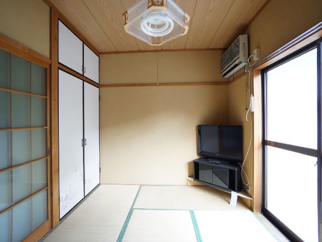 Living and room. Japanese-style room 6 tatami