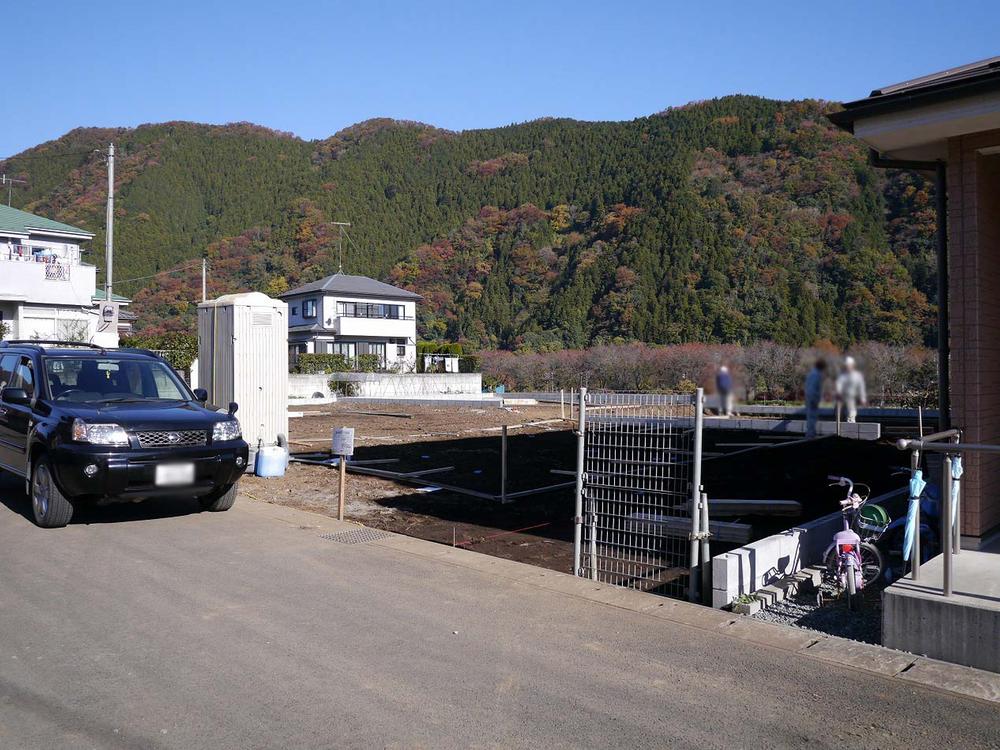 Local photos, including front road. Two whole building car space in the green living environment, It will be face-to-face kitchen.