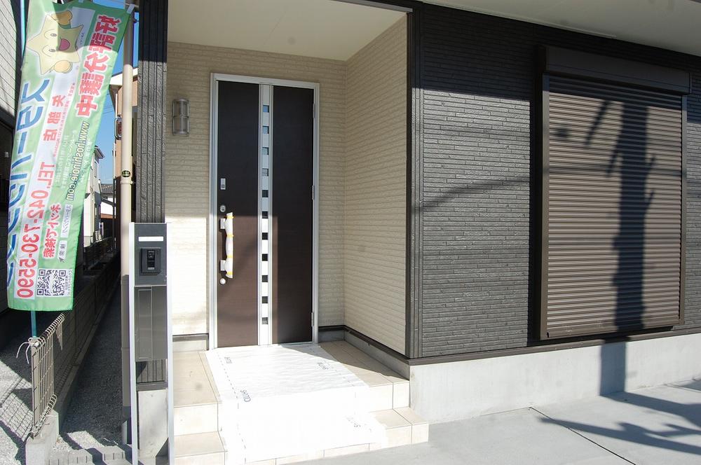 Entrance. 10 Building Entrance