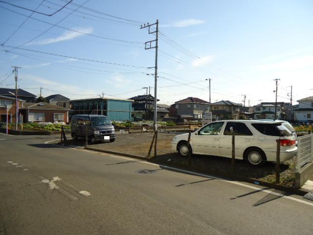 Local photos, including front road. About 6m public roads of the front road is clear. Local (10 May 2013) Shooting