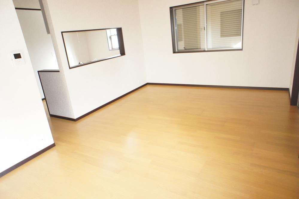 Same specifications photos (living)