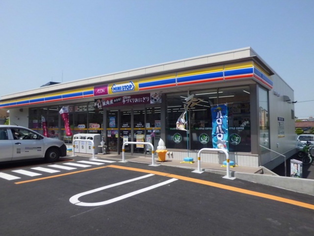 Convenience store. MINISTOP up (convenience store) 420m