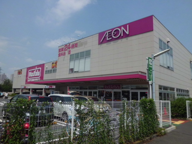 Supermarket. 500m to Makkusubaryu (super)