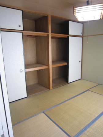 Receipt. Storage with depth is equipped in the Japanese-style room