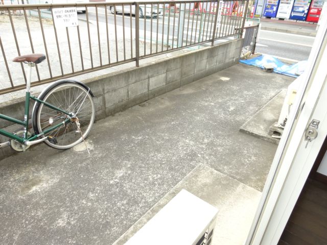 Other room space. It is a bicycle parking space. 
