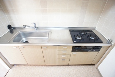 Kitchen. Glad to Favorite dishes, 3-neck is a gas stove in the property!