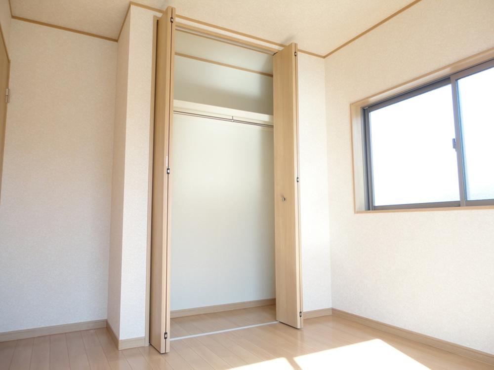 Receipt. Selling local indoor Western-style housing photo