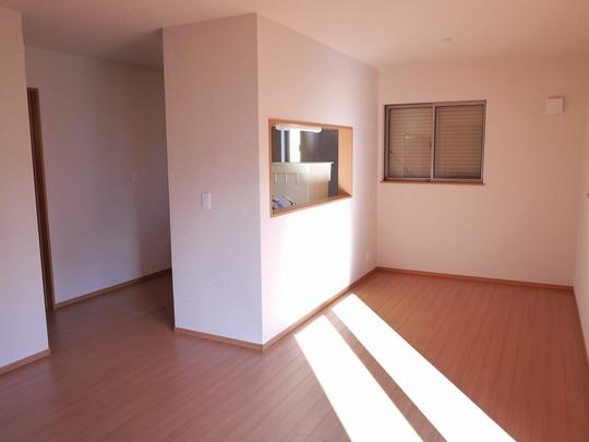 Living. LDK16 Pledge, All room pair glass, Shutters standard