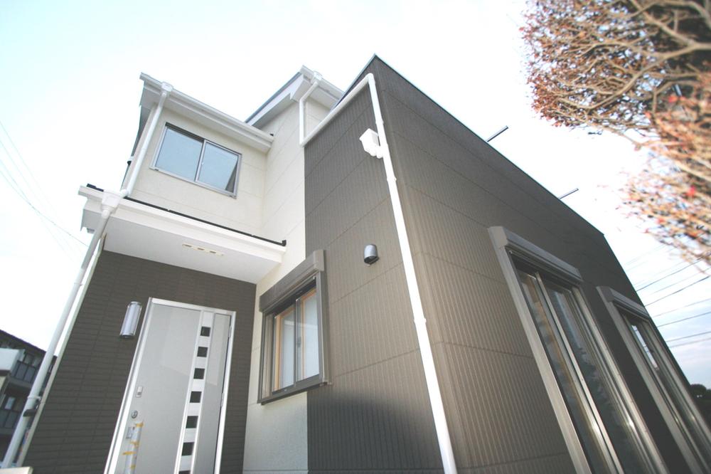 Local appearance photo. Local (12 May 2013) Shooting