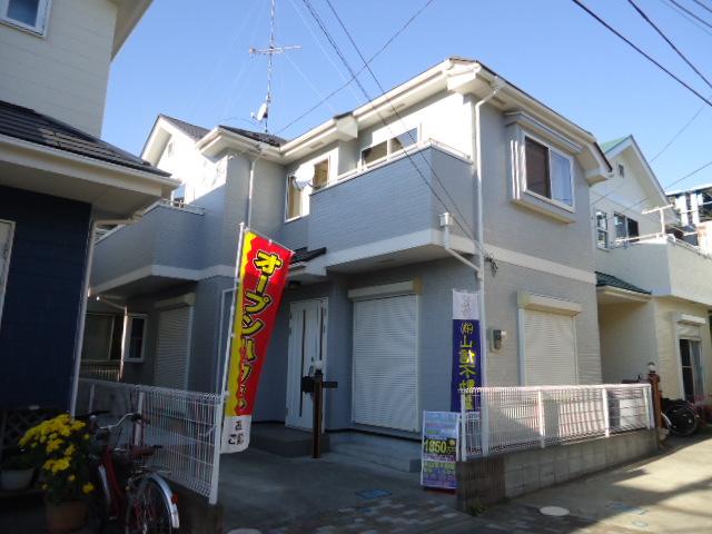 Local appearance photo. Located in the development subdivision in the local (11 May 2013) Shooting