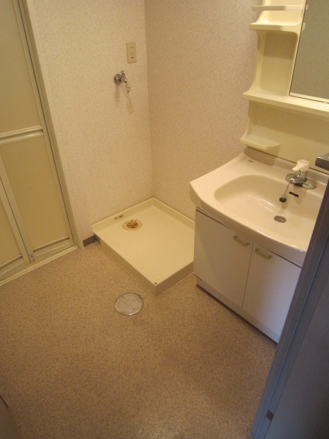 Other room space. Washing machine is put next to the wash basin.