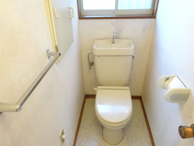 Toilet. The toilet can be ventilated have a window.