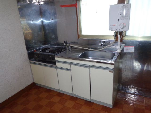 Kitchen. ◇ 2-neck clean kitchen with a gas stove ◇