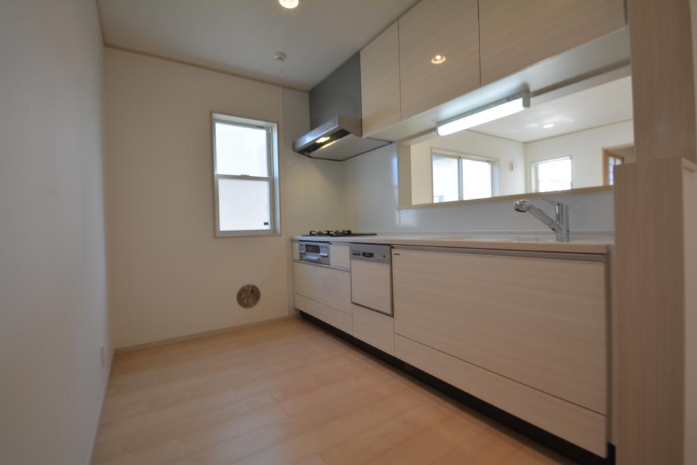 Kitchen. Dishwasher and is a popular face-to-face kitchen ☆ 
