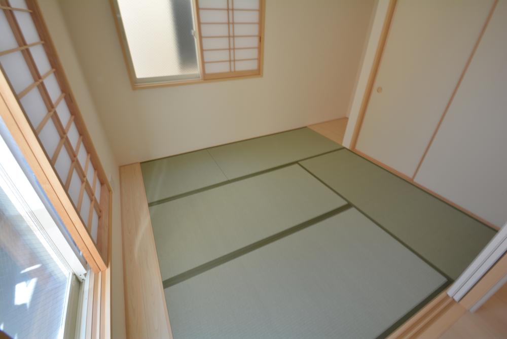 Non-living room. Japanese-style room is available also available as possible and drawing room to lay the child ☆ 