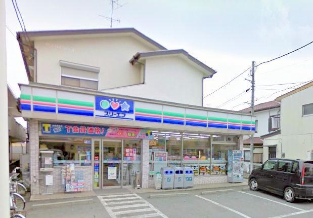 Convenience store. Three F Shiroyama Kawajiri to the store 623m