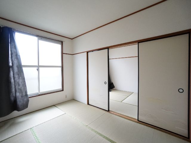 Living and room. Japanese-style room 4.5 tatami direction from Japanese-style room 6 tatami
