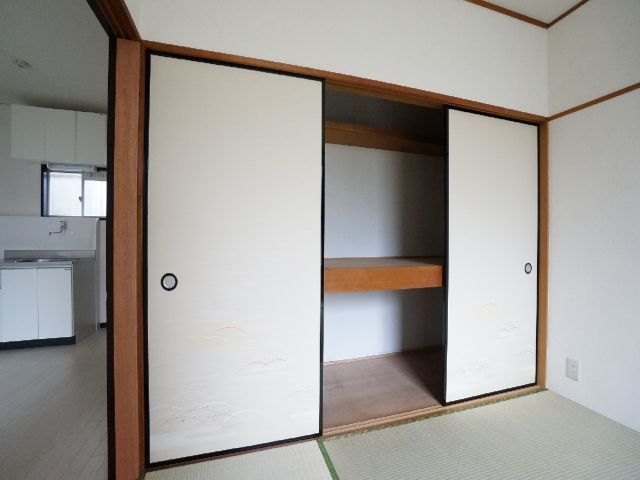 Receipt. Japanese-style room 6 tatami closet, With shelf