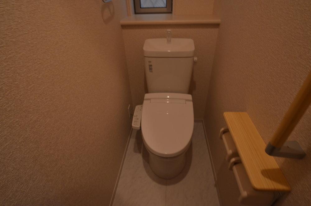Toilet. Indoor (12 May 2013) Shooting Building 2