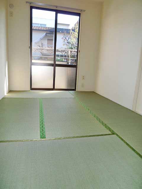 Living and room. Japanese-style room 6 tatami