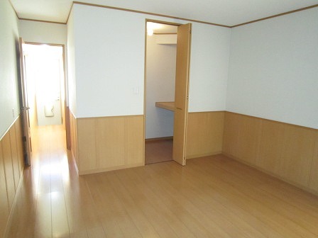 Living and room. The first floor of the Western-style has breadth of tatami 9.75. 