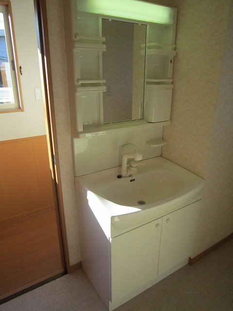 Washroom. Shampoo dresser conditioning is independently washroom. 