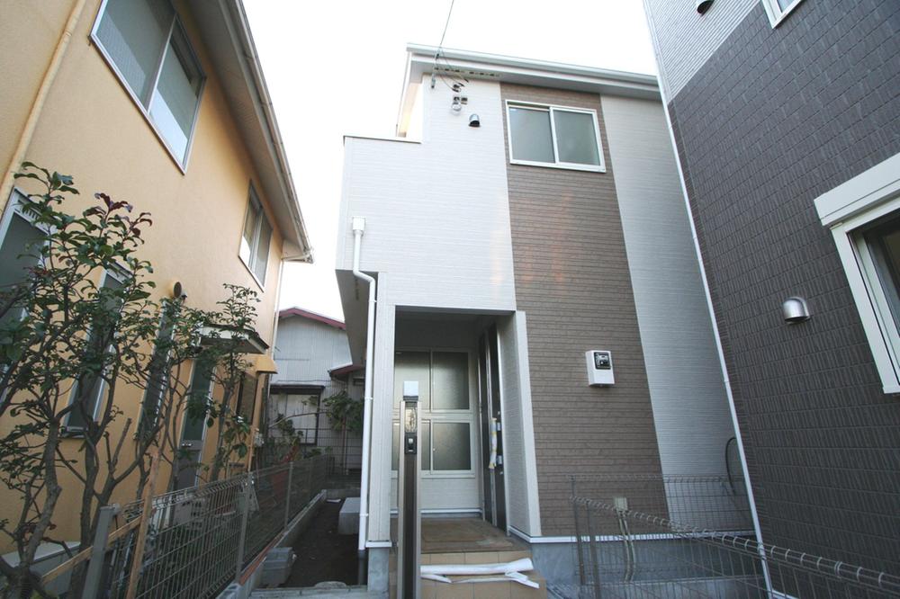 Local appearance photo. Local (12 May 2013) Shooting