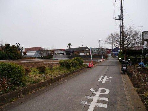 Local photos, including front road. Local (12 May 2013) Shooting