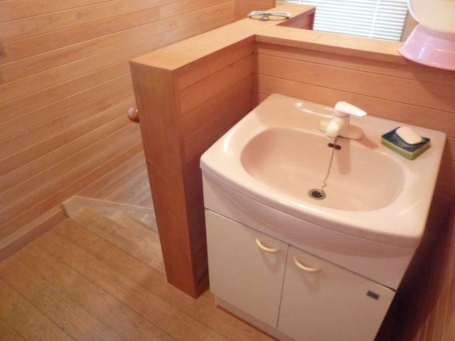 Washroom. ◇ There are two floors up in the room wash basin space before ◇