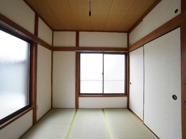 Living and room. 4.5 Pledge Japanese-style room, There closet with upper closet, It will be out on the veranda