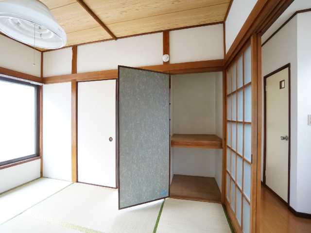 Receipt. 6 Pledge Japanese-style room, Upper closet with product input there