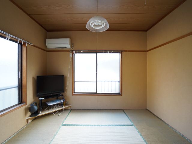 Living and room. Japanese-style room 6 tatami, Air conditioning and TV