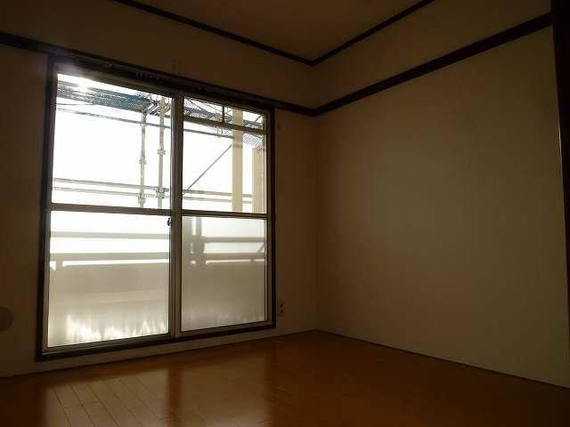 Non-living room. Indoor (12 May 2013) Shooting