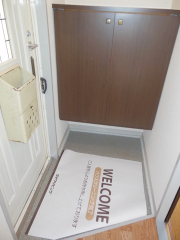 Entrance. Entrance ・ It is with a shoebox