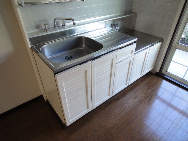 Kitchen. ◇ 2 lot gas stoves can be installed spacious kitchen of ◇