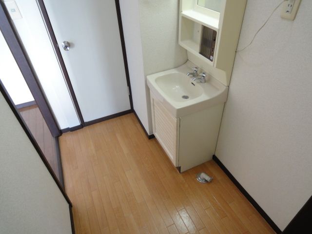 Washroom. ◇ of undressing space equipped glad to family washroom ◇