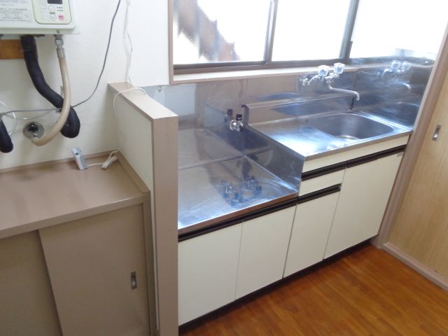 Kitchen. ◇ 2 lot gas stoves can be installed kitchen ◇