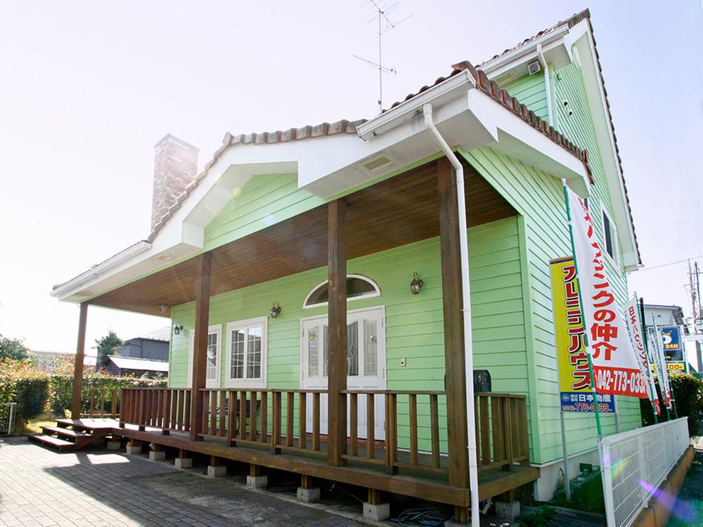 Local appearance photo. The appearance of the North American style, Building 42 square meters.