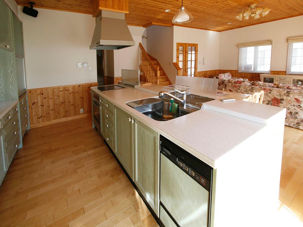 Kitchen. Large cupboard also clear space kitchen. Living is also relieved to overlook.