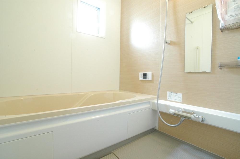 Same specifications photo (bathroom). Please take your tired of the day with a large bath that can stretch the legs