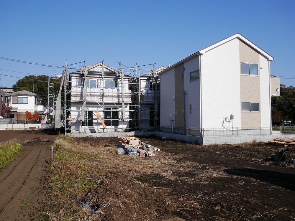 Local appearance photo. Super in a 6-minute walk in a quiet residential area ・ Yes, such as drugstore life is a useful environment. Solar power generation systems equipped with housing.