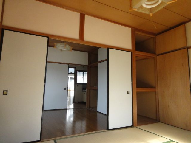 Living and room. Is a beautiful room with tatami of Omotehari already exchange
