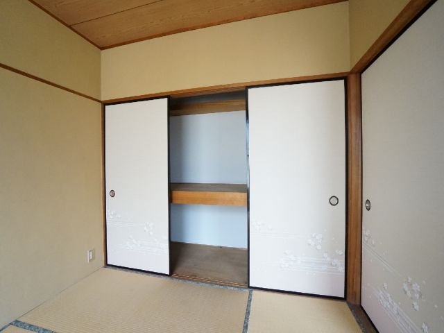 Receipt. Japanese-style room 6 tatami closet, With shelf