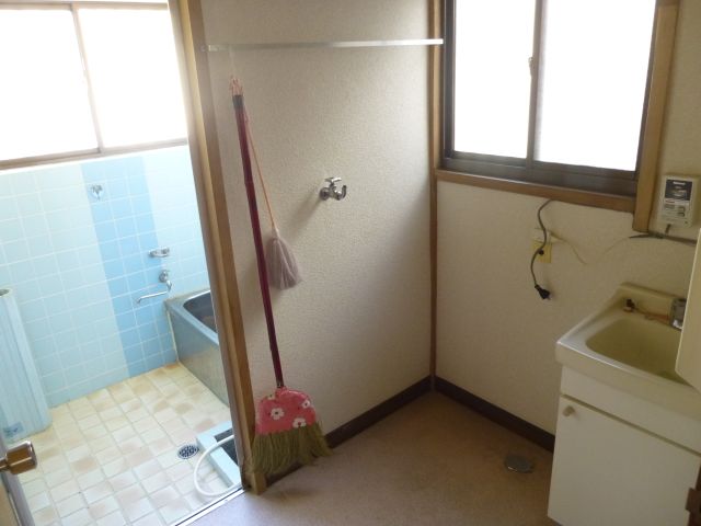 Washroom. ◇ is vanity space ◇